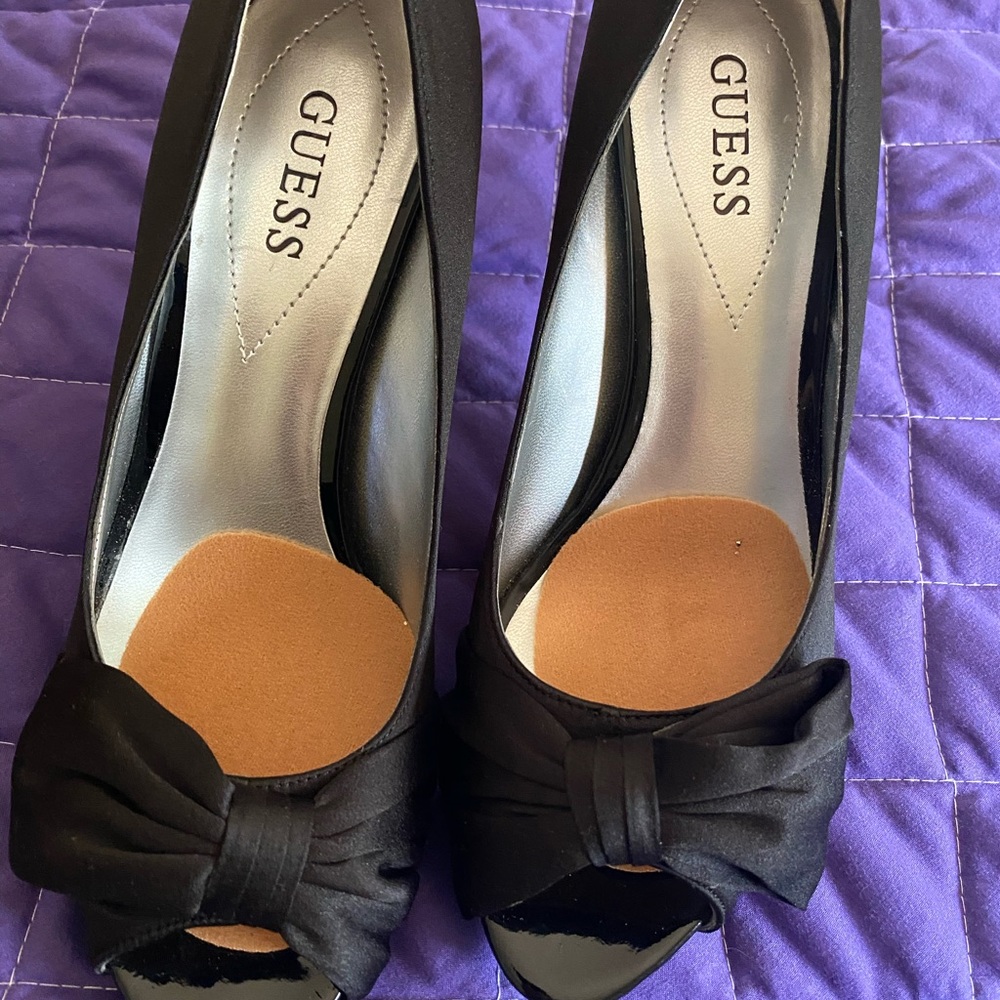 Guess black peep toe heels